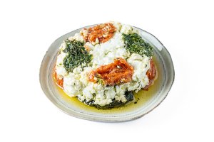 מעדן בולגרית פסטו ועגבניות